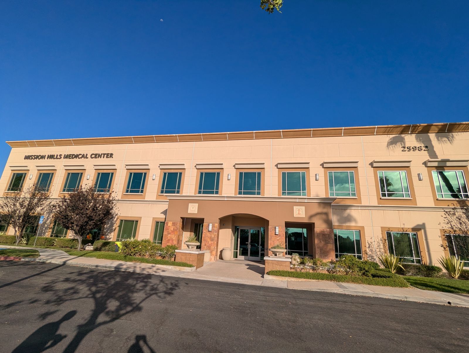 Mission Hills Medical Center en 25982 Pala, sede de Laguna Surgical en Mission Viejo